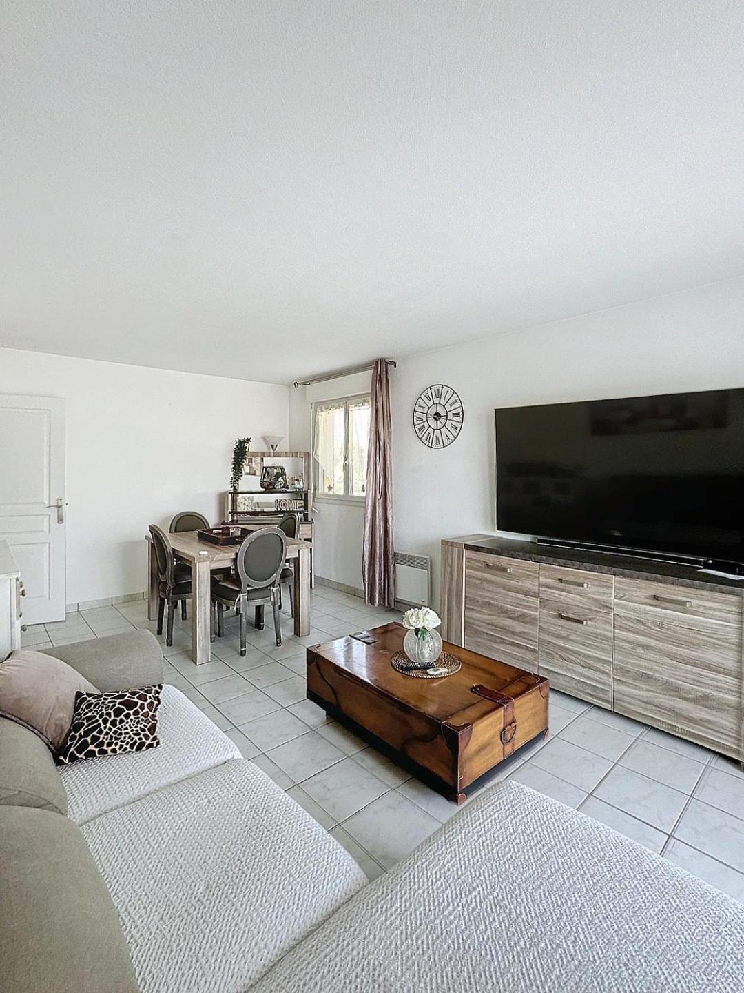 3 Pieces Paisible Parking Et Piscine Apartament *